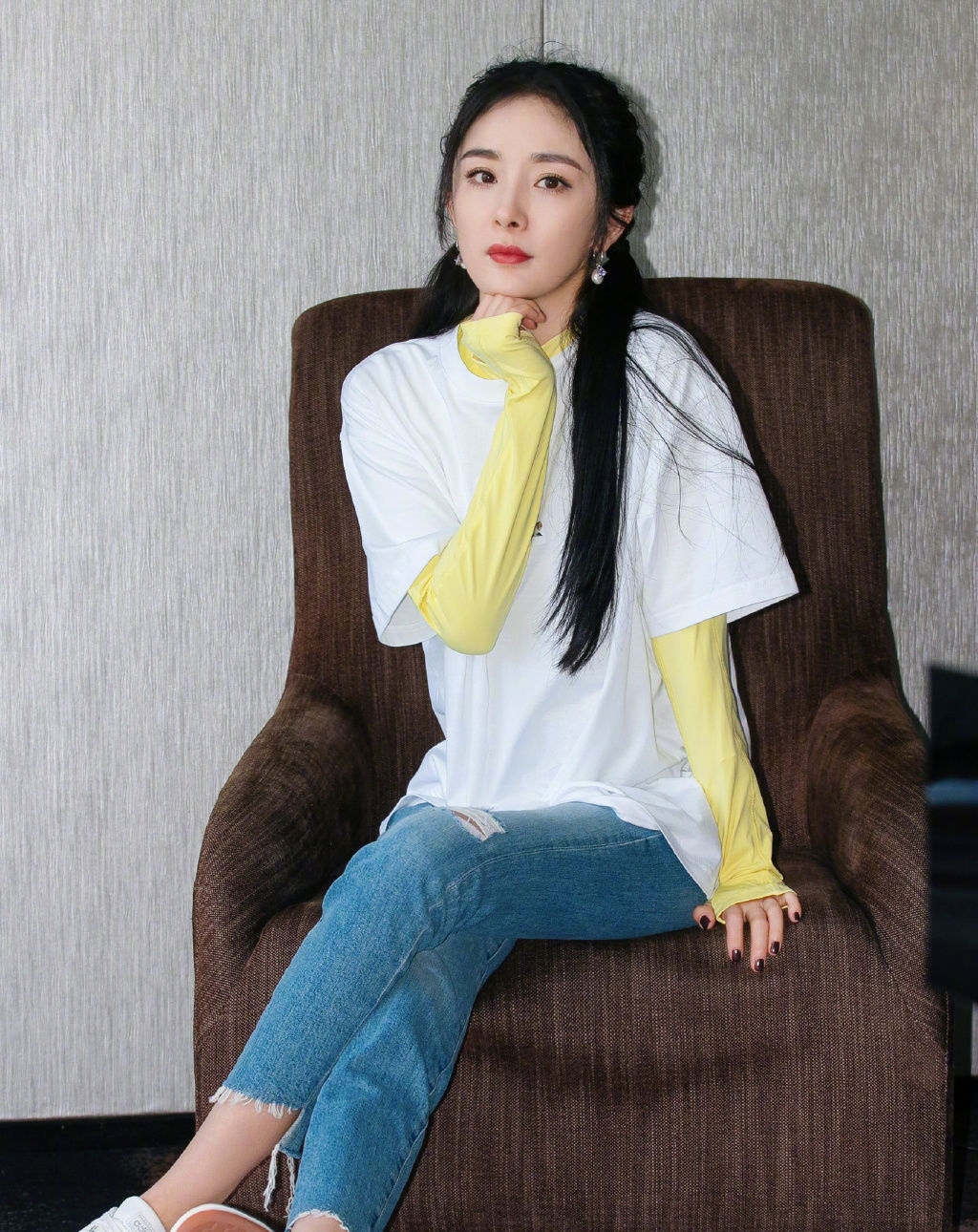 发型|辣妈变少女的发型，首选双马尾，杨幂郑爽都换上了，让你美过初恋