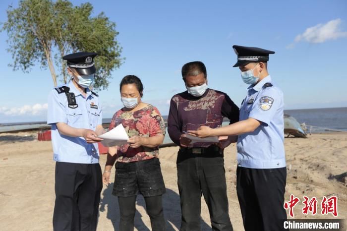 鸡西市边境管理支队|兴凯湖45天禁渔期结束 渔民持证出湖打渔