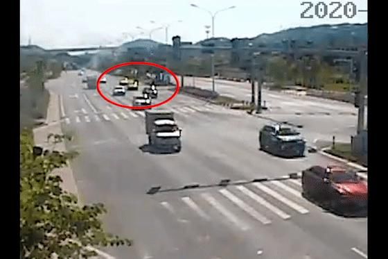  警察|斗门男子买小车不敢开出门！半夜却开出去找警察投案...