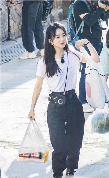  综艺节目|赵丽颖有多刚？被《中餐厅》节目抹黑，一个声明让节目说：不敢了