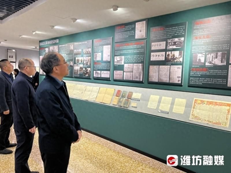 山东工业技师学院一行到潍坊报史馆参观学习