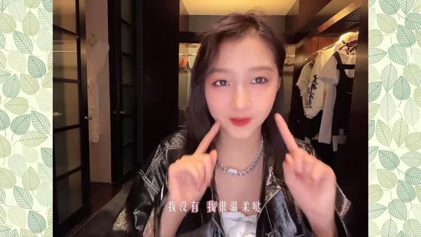  迷倒|关晓彤不理探班新闻，发视频继续做美妆，霸气臭脸风格迷倒粉丝