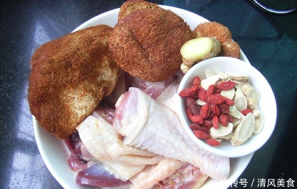  温暖|温暖养胃的猴头菇鸡汤，滋润温暖，既养生又简单