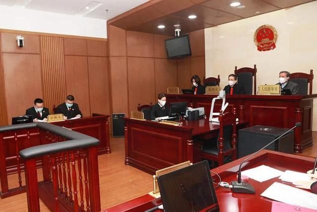 折叠|男子在轨交6号线持折叠刀刺伤女安检员被判刑