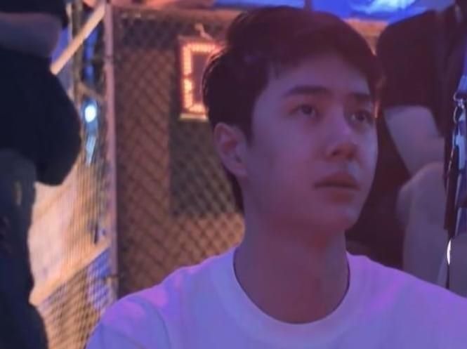 憔悴|王一博《街舞》疑“低血糖”,彩排时不停得在吃糖,素颜出镜憔悴