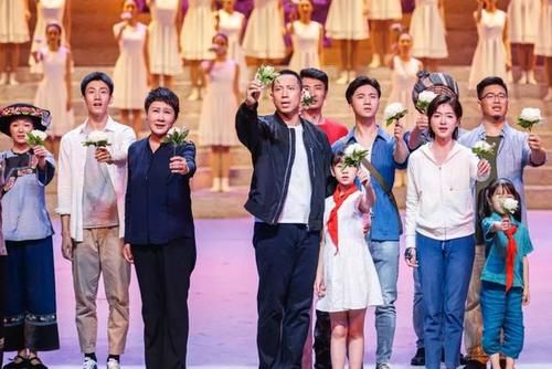 真实|聚齐谷智鑫、凯丽、何炅、万茜等大腕的剧，却没有一个明星光环