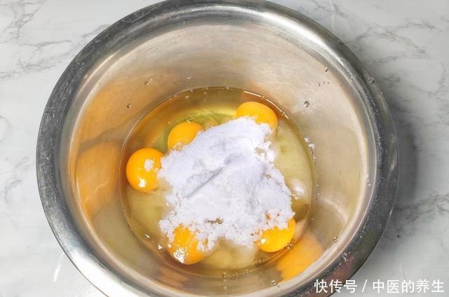 失败率|这款蛋糕失败率低,搅拌均匀就算成功一大半,奶味十足,个个开花