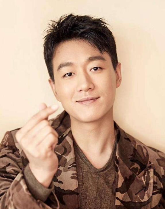  父亲|佟大为用20年唤醒植物人父亲，与关悦一起承担生活的重担