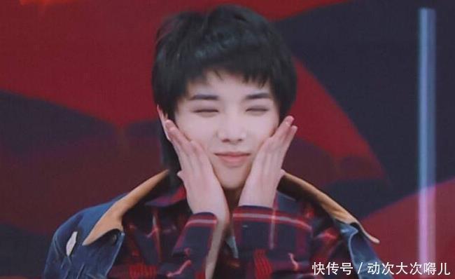 表演|华晨宇即兴表演被质疑,字幕一句话挽救,网友史诗级救场上映