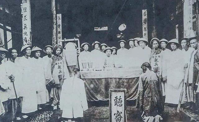 土匪|处决过万土匪的“英雄”,百姓为啥却如此愤怒地向其连开20枪?