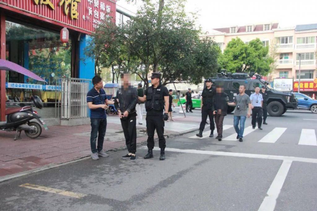 近日|眉山一“飞车”抢夺犯罪团伙被打掉，曾疯狂作案60多起，近日又作案6起