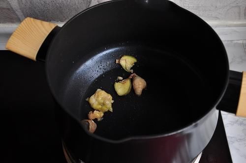  家人|炖鸡汤用凉水还是热水？下厨三十年，我的做法家人都喜欢，喝不腻