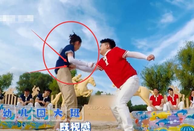  节目中|张大大玩游戏，看清他手放哪儿，吓得宋祖儿连忙保护自己