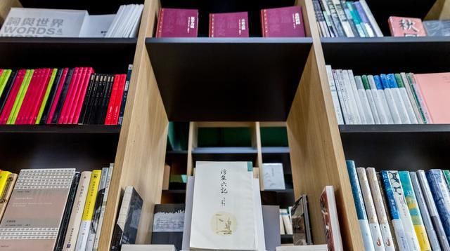  环游|上海夫妻开移动书店，一家五口开书车环游中国，58天跑9千公里