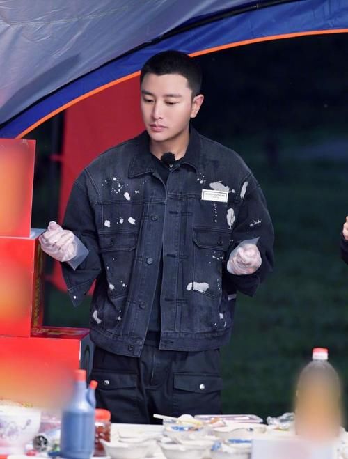 吸氧|贾乃亮录节目出现严重高原反应,带着氧气罐吸氧录制节目