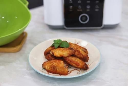 净化|煎鸡翅前,我都会用食物净化机先做个深度清洁,每次我做鸡翅的时候,味道很正宗