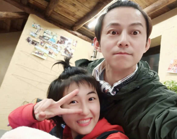 终于|《向往3》一家五口终于团聚,大华忍不住逗妹妹玩,画面好幸福!