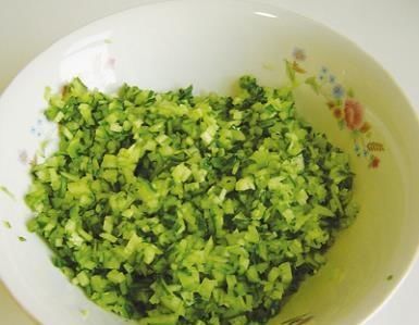  黄瓜|夏天这菜正当季，用它包饺子，爽口多汁，解暑又清火，现在吃正好