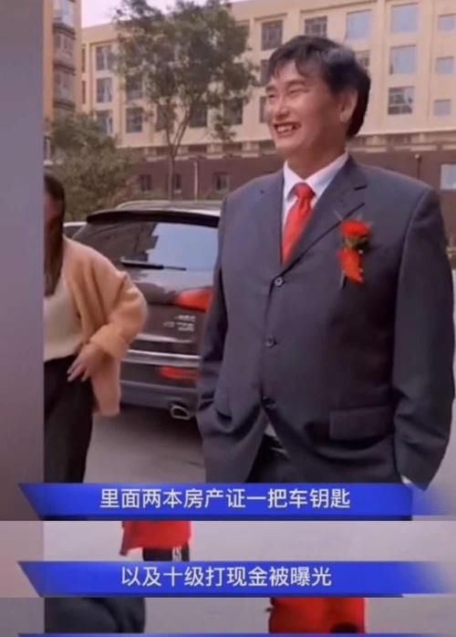 大道|大衣哥回《星光大道》当评委,桌上的豪车钥匙太惹眼