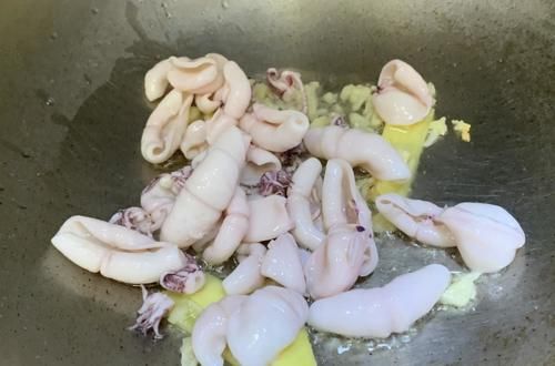 冲洗干净|入秋后,少吃猪肉多吃它,仅18块钱一斤,人人都吃得起,比肉还香