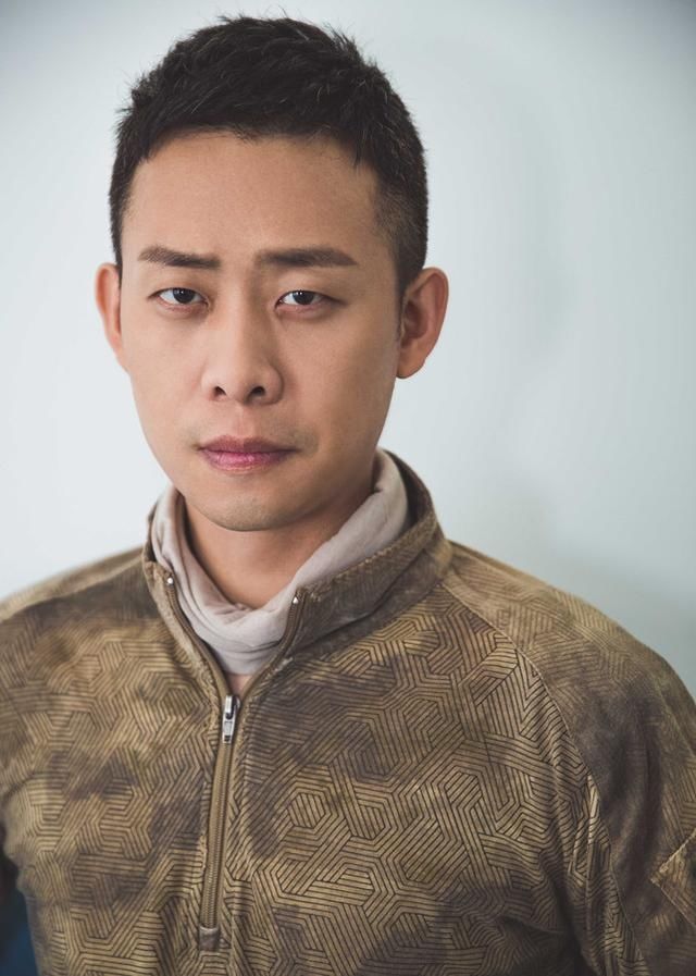 皮包骨|妻子是央视女主播,曾让全剧组女人下跪,42岁张译近况瘦成皮包骨