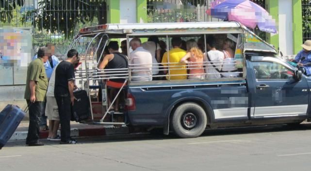  位男子|男子超载被罚，把三岁儿子扔给交警，直接说不要了