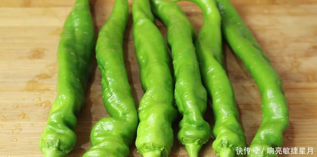 道菜|不想吃饭试试这道菜,做法简单,擀面杖一压,香辣开胃,比吃肉香