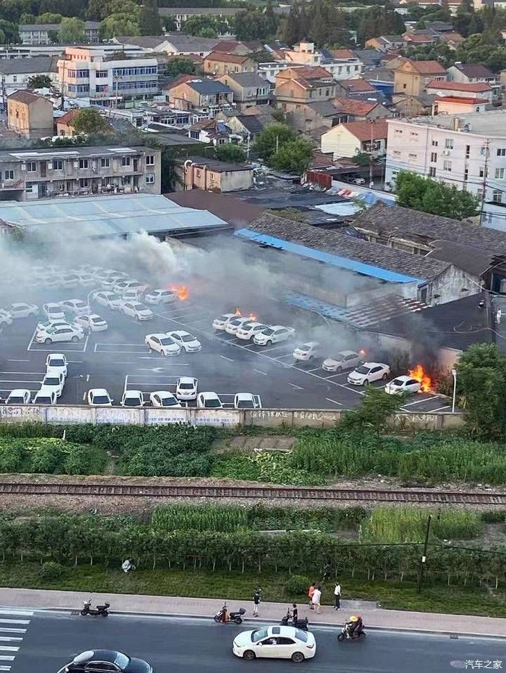 介入|多辆比亚迪e5电动车发生燃烧,怀疑人为纵火,警方介入调查