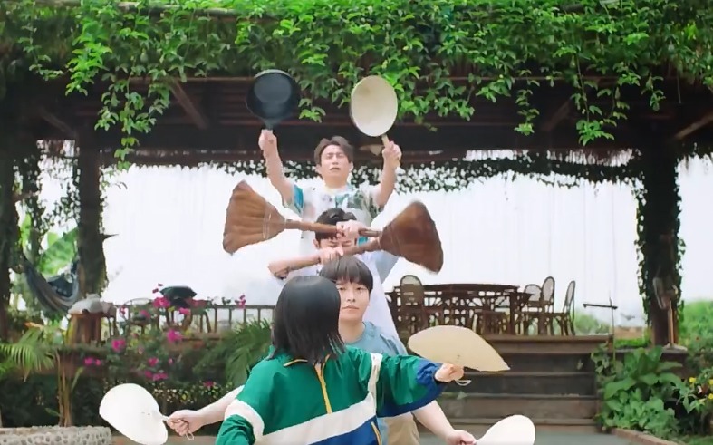 画风|《向往4》更新宣传片,张子枫扛梯子飞奔,蘑菇屋画风跑偏太沙雕