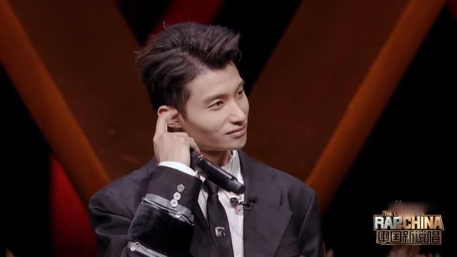  选手|GALI现场Diss《新说唱》，李佳隆怒怼键盘侠，有个性的音乐更吃香