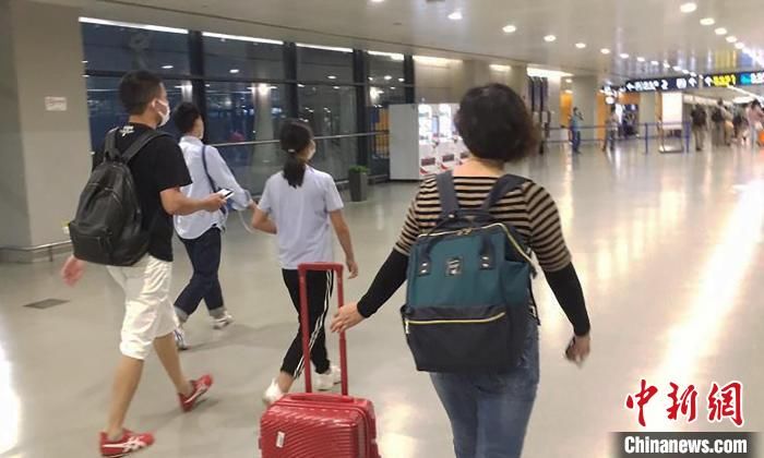  警方|叛逆少女离家出走 沪滇警方携手寻回