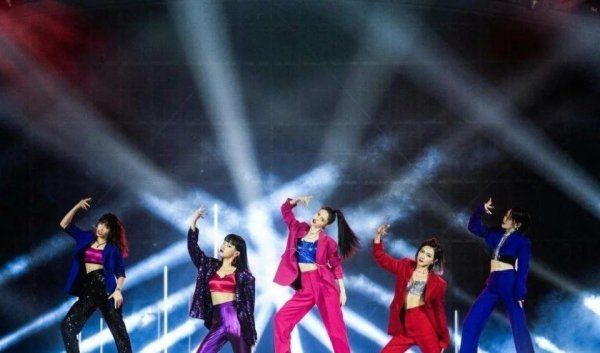  对万茜|万茜高居《浪姐》喜爱榜前列，这操作太不应该，前期人设直接崩塌