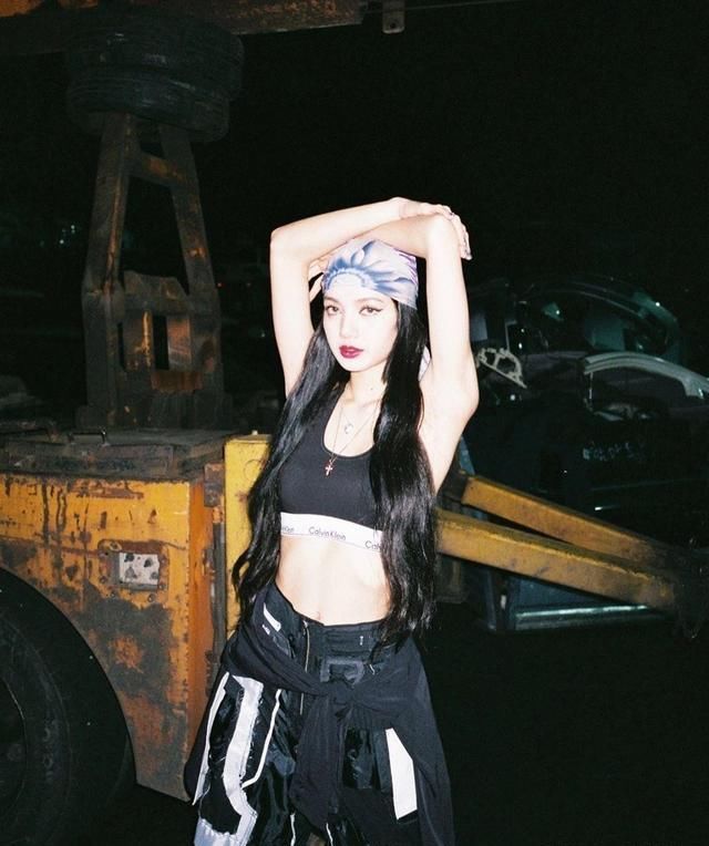  继父|Lisa系出名门身价惊人 继父是米其林大厨 腰围51比雷佳音头还小