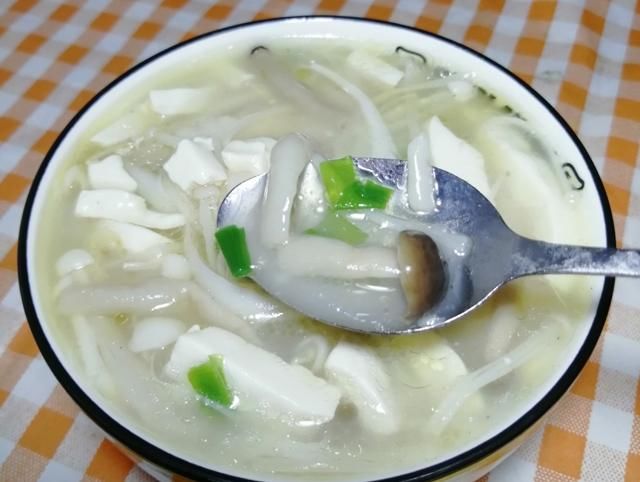 窍门|适合夏天喝的汤,豆腐三菌汤,三个窍门,鲜香嫩滑,好吃开胃下饭