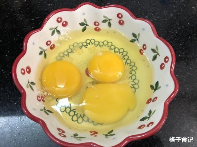 孩子|鸡蛋孩子最爱这样吃,简单炒一炒,味道香营养高,上桌吃不停嘴