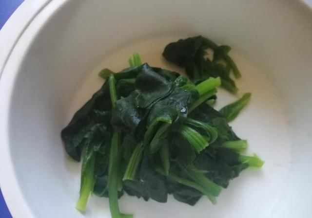 味道|纯天然的菠菜汁面条,颜值高、味道好,做法简单,上桌孩子抢着吃