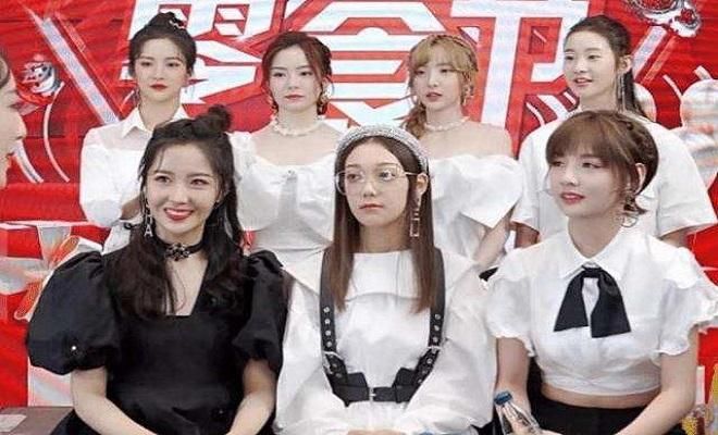  总决赛|硬糖少女303直播首秀，希林造型显学生气，原因原来的这个