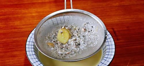  做法|花10元买了一盘小鲫鱼，教你鱼汤面的做法，汤白汁浓，味道鲜美