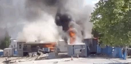 火光冲天|美国多地再发暴乱,5000抗议者冲破法院围栏,火光冲天