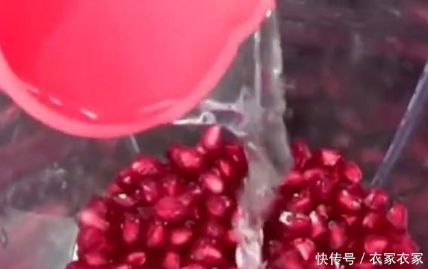 吐籽|有人说石榴的营养全在石榴籽里,那吃石榴要不要吐籽