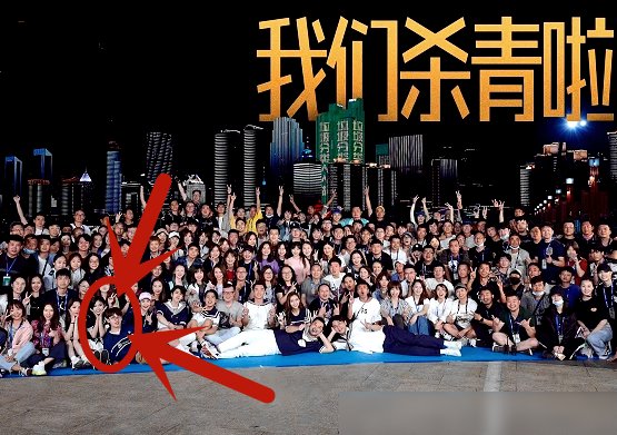  新团|《奔跑吧》杀青照曝光，谁注意总导演的位置？吴宣仪成新团宠