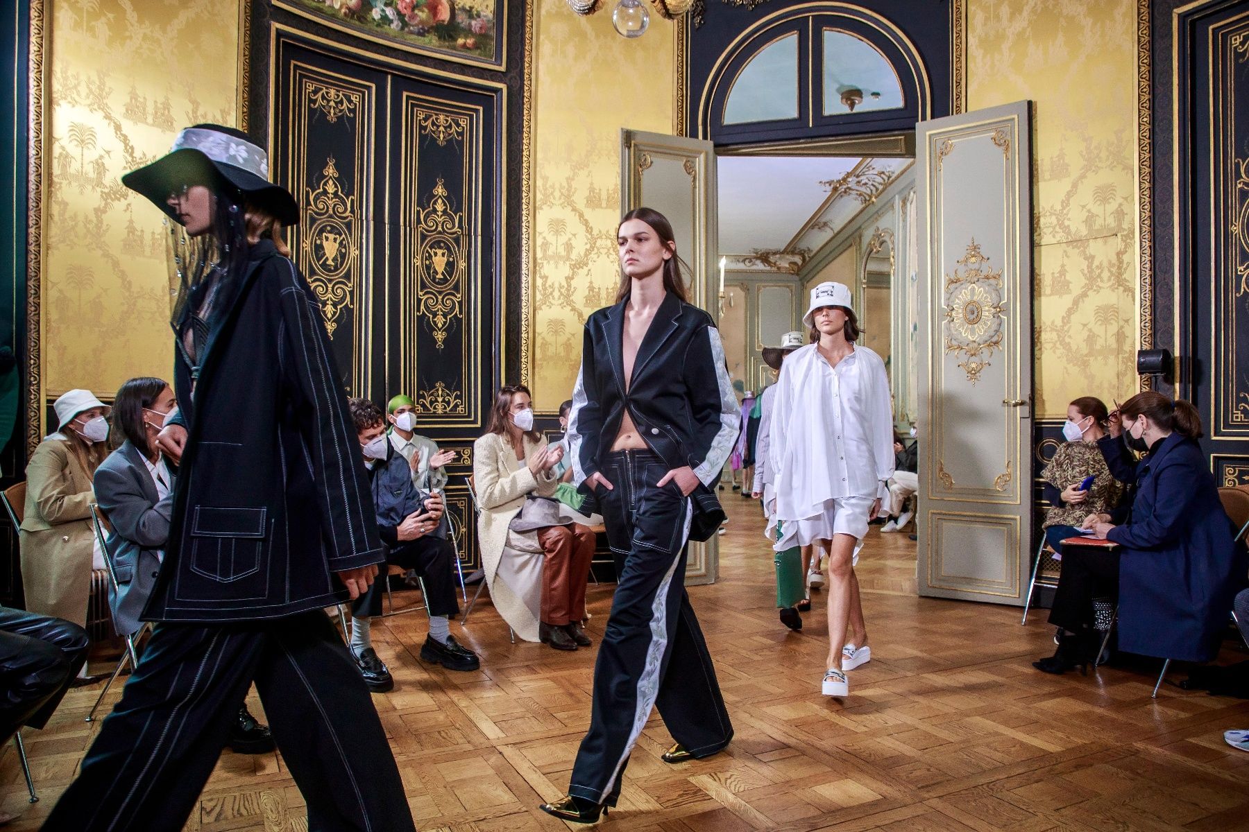 时装秀|巴黎时装周——Victoria Tomas品牌时装秀