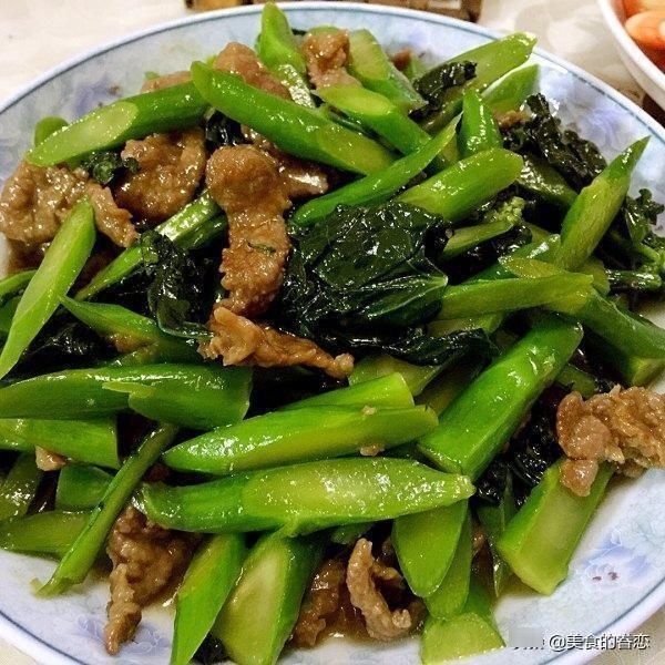  少许|鸡肉炖粉条，炖牛肉，干煸肥肠，芥兰炒牛肉的做法