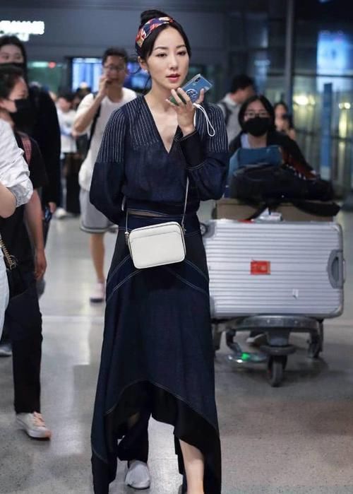  女神|韩雪美到骨子里，穿“鲜花裙”配上土土的袖套，却女神范儿十足！