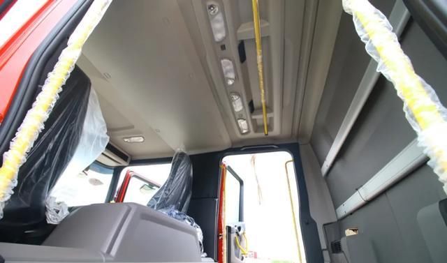  机场|500马力原厂双排 国内首辆斯堪尼亚P500 XT 6x6机场消防车底盘