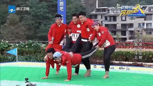 压板|下期《奔跑吧》未播先火,她是史上不怕指压板的人,全场嘉宾呆住