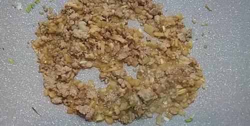  切成|秋季一定要吃的下饭菜，健胃助消化，和肉一炒，孩子多吃一碗饭