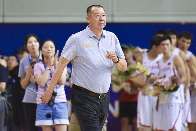  中国男篮|没有姚明那种顶级中锋，却创造历史最好成绩，94男篮如何做到的？