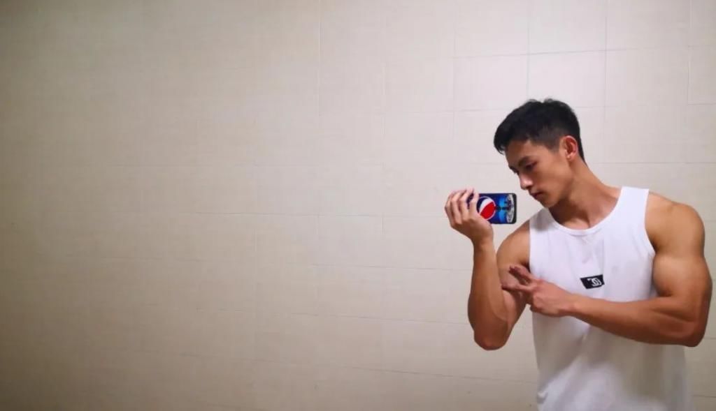  运动|33个肌肉帅哥争做“1”，你确定这不是专做给gay看的节目吗？