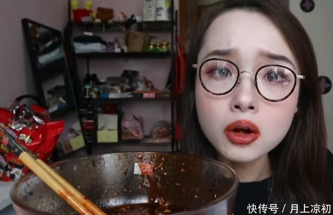 厌恶|女子直播忘记关摄像头,随后女子的行为让粉丝都生出了厌恶之情